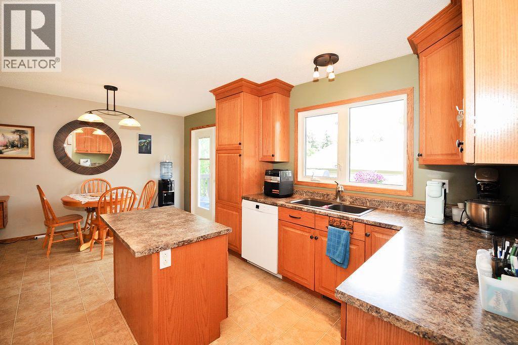 6606 44 Avenue Property Photo 8
