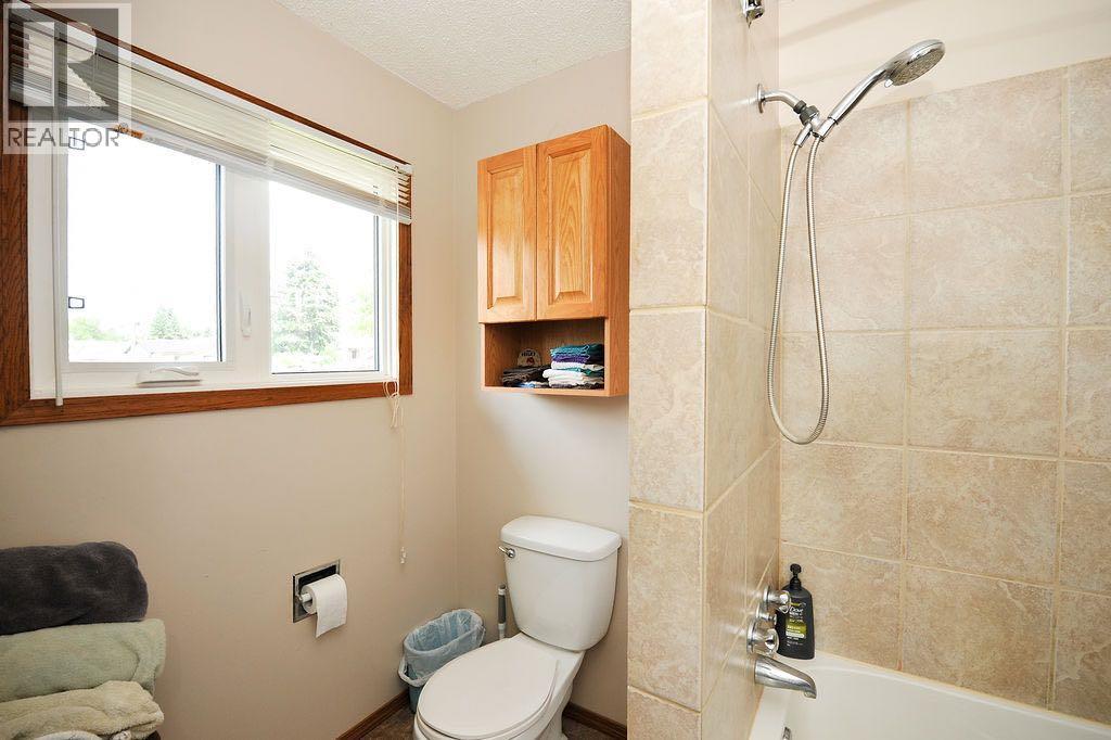 6606 44 Avenue Property Photo 12