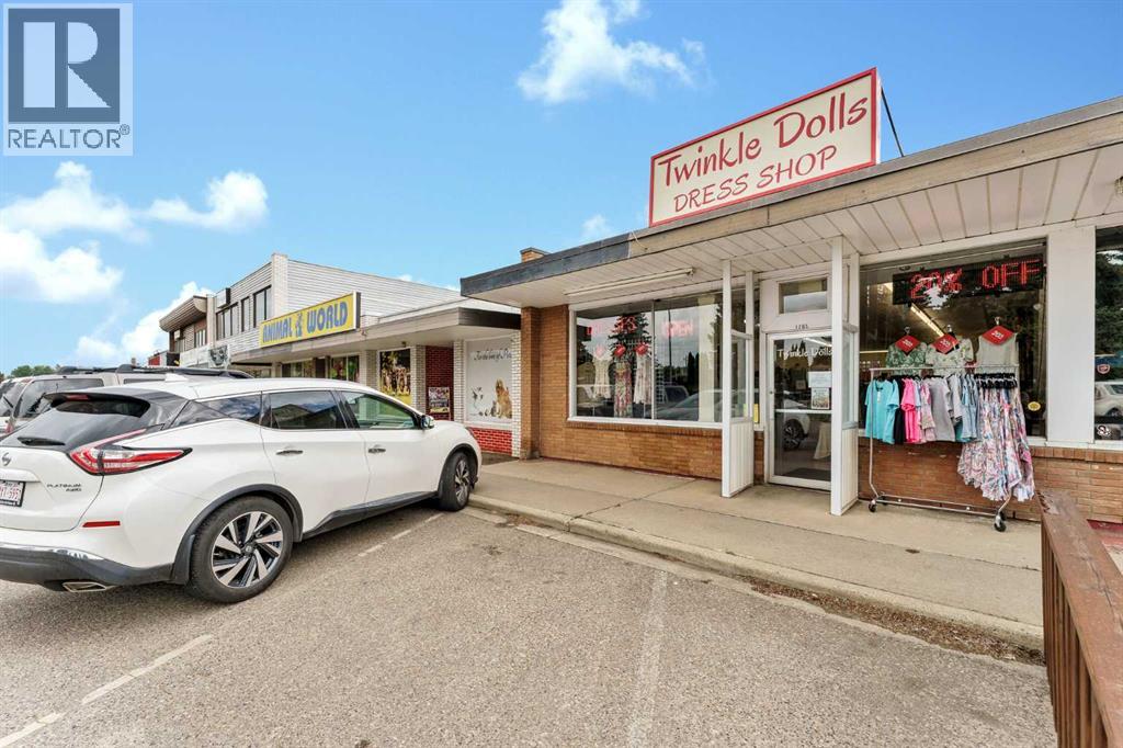 1765 Dunmore Road Se Property Photo 3