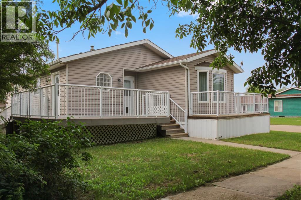 4932 51 Street Property Photo 1