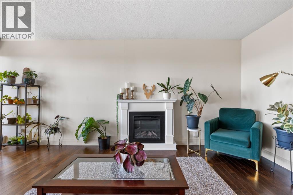 733 14 Avenue Southwest Property Photo 6
