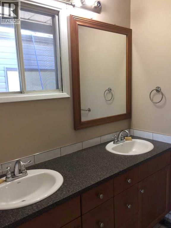 2457 22a Street Nw Property Photo 7