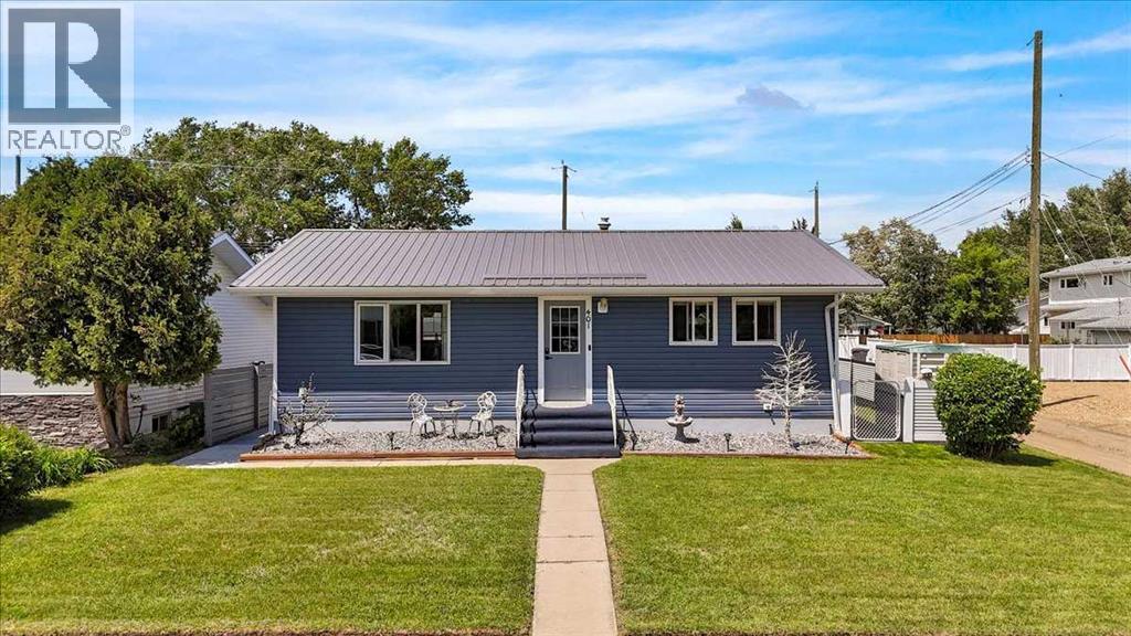401 15 Street E Property Photo 1