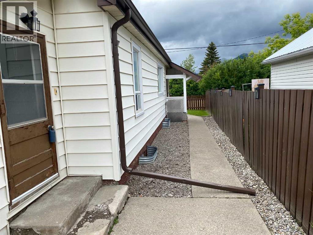 705 227 Street Property Photo 4