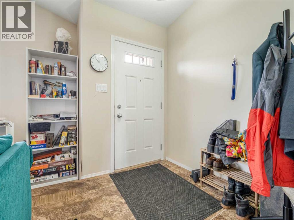 825 Silkstone Close W Property Photo 4