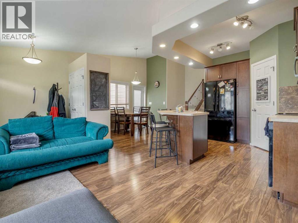 825 Silkstone Close W Property Photo 7