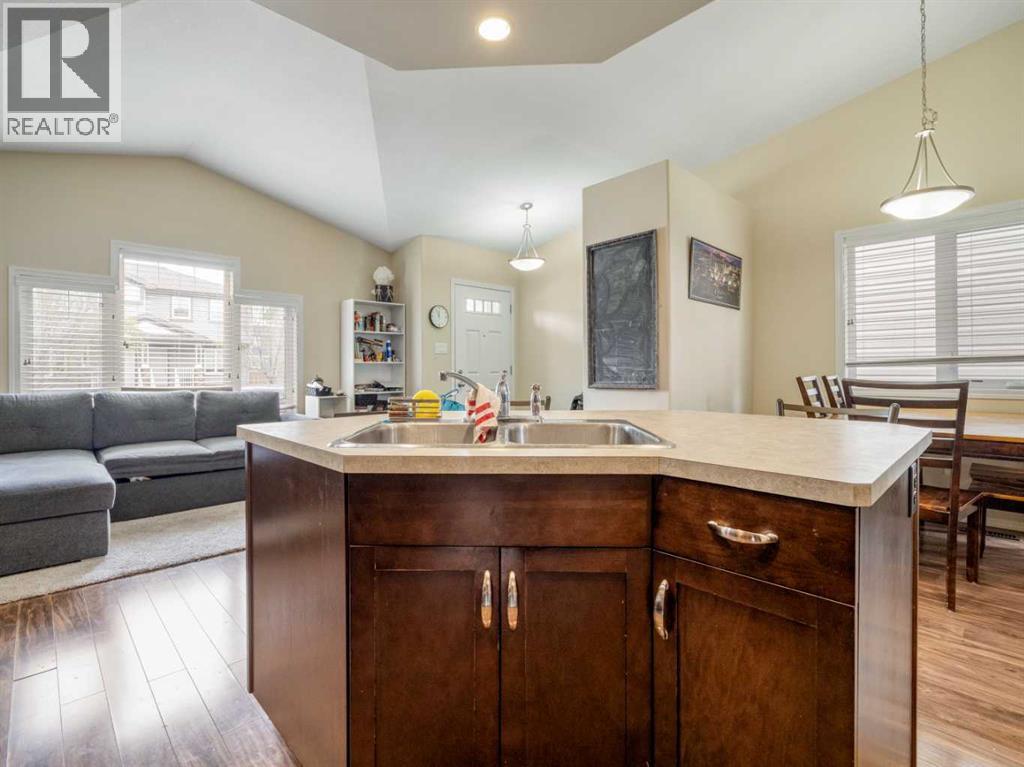825 Silkstone Close W Property Photo 12