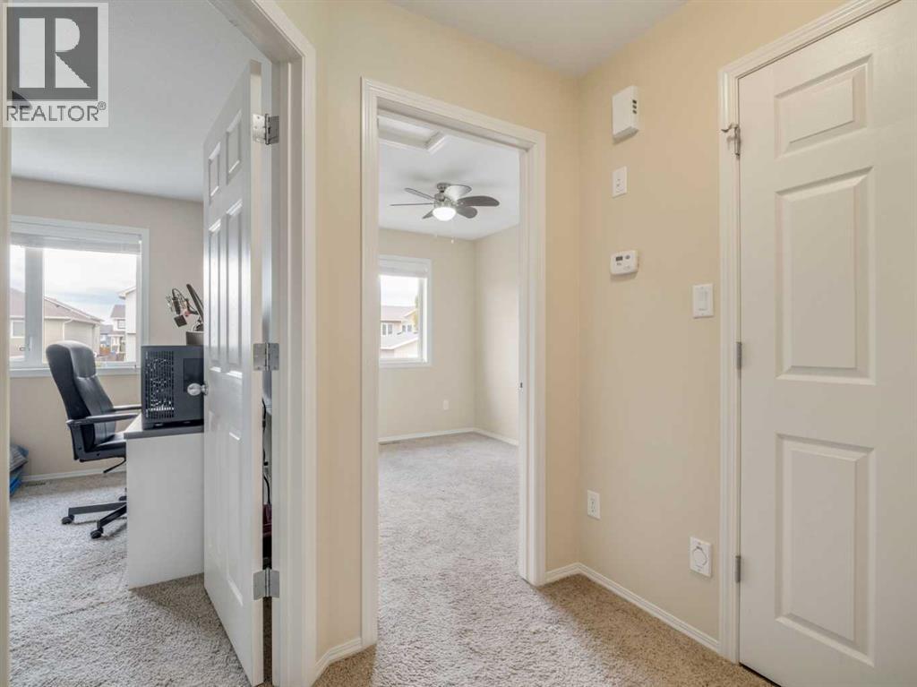 825 Silkstone Close W Property Photo 16