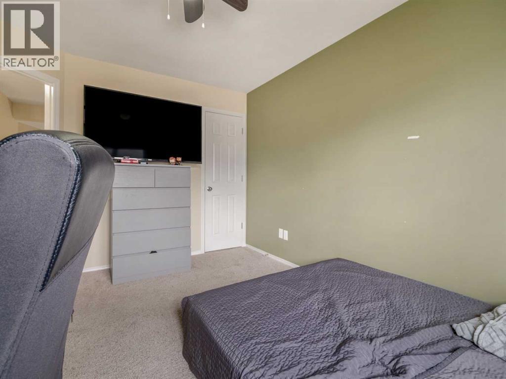 825 Silkstone Close W Property Photo 18