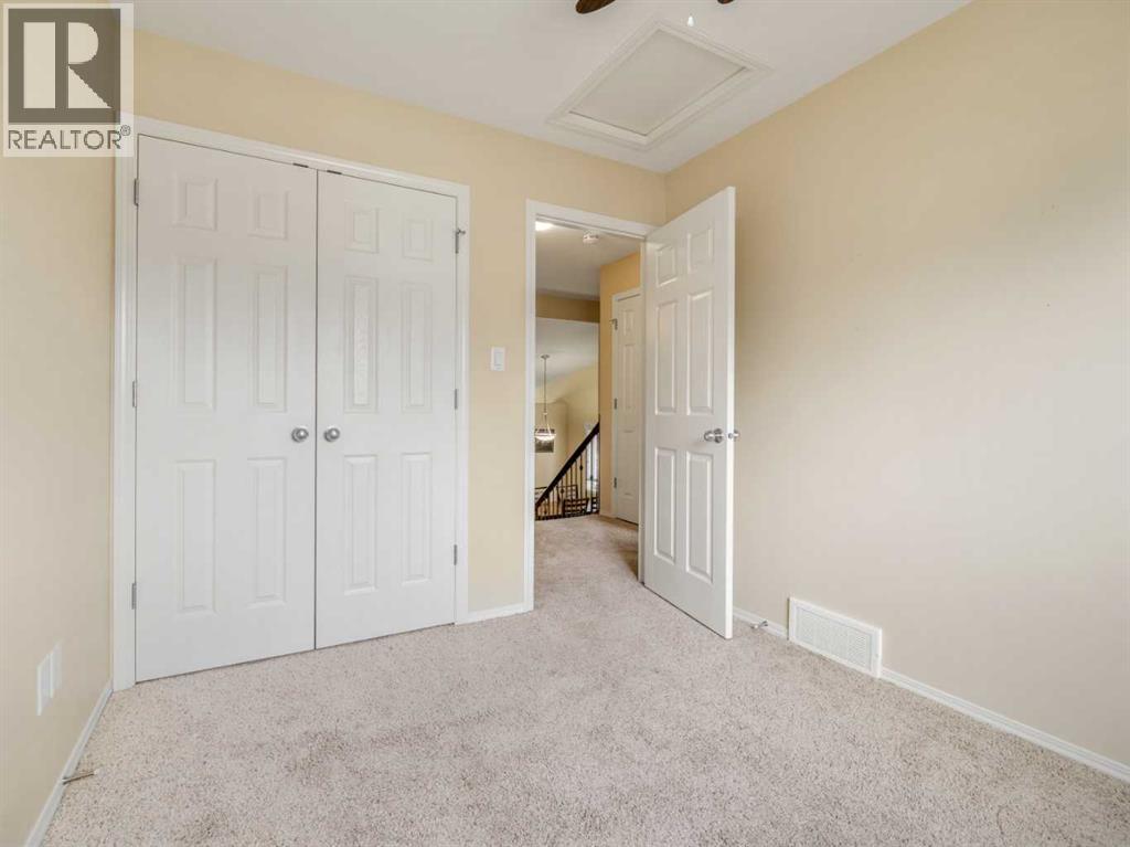 825 Silkstone Close W Property Photo 20