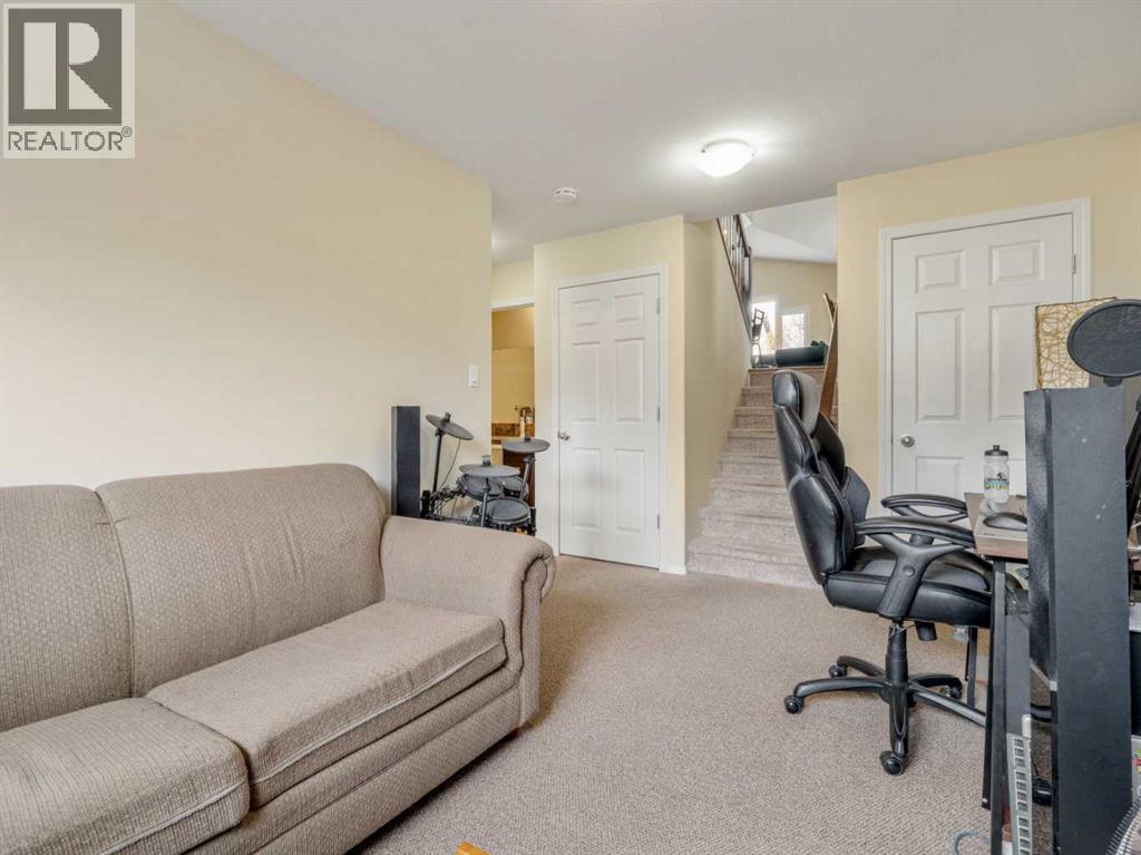 825 Silkstone Close W Property Photo 23