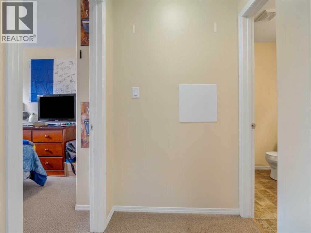 825 Silkstone Close W Property Photo 24