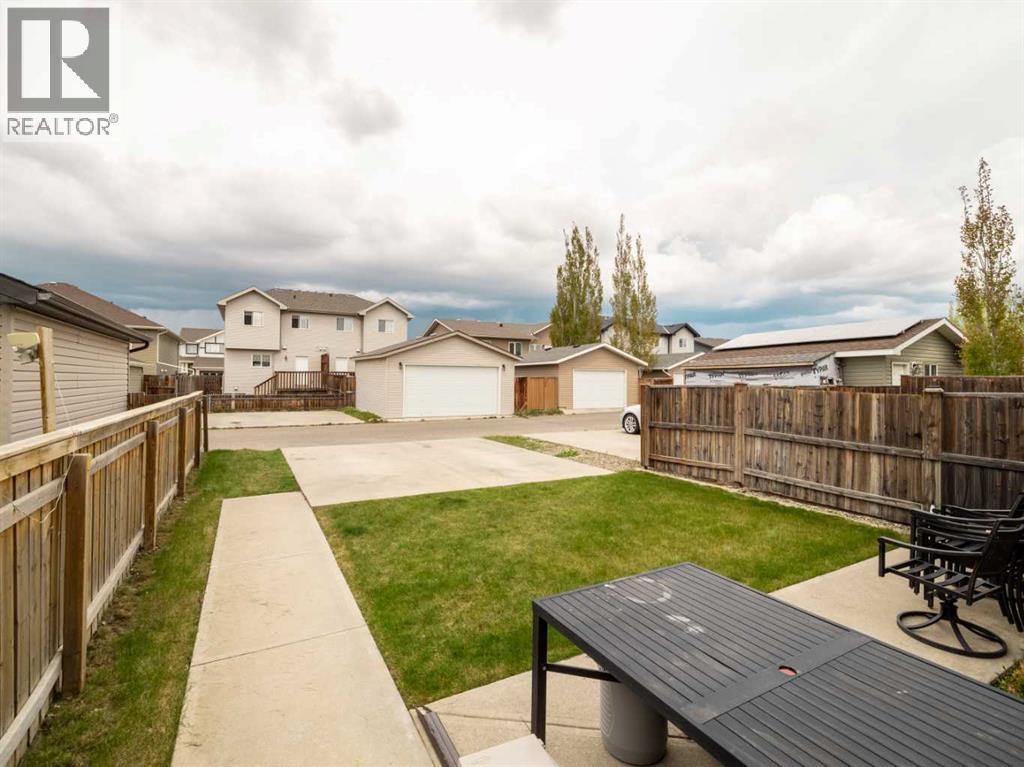 825 Silkstone Close W Property Photo 27