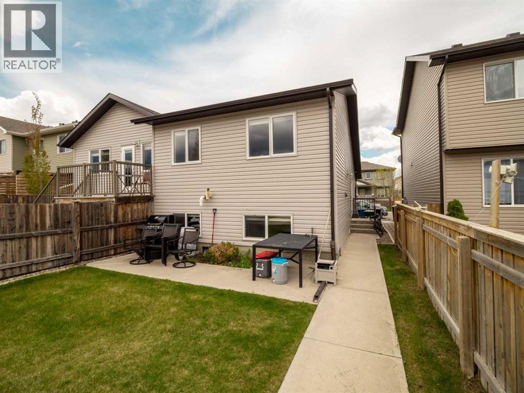 825 Silkstone Close W Property Photo 28