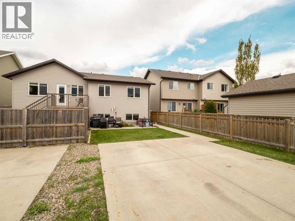 825 Silkstone Close W Property Photo 31
