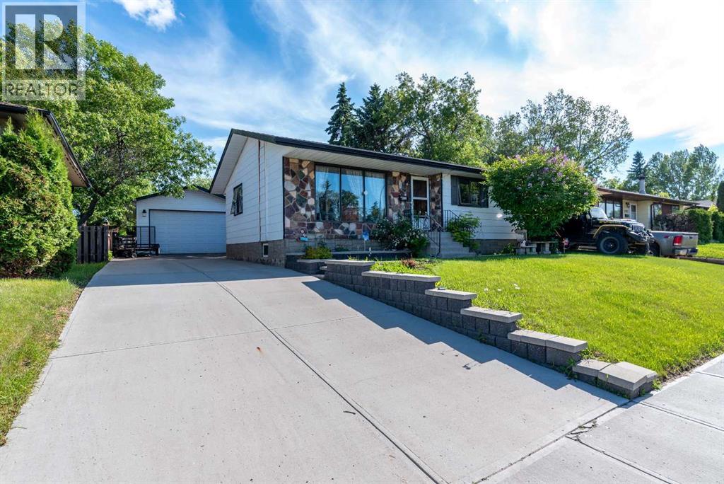 4719 29 Street Property Photo 1