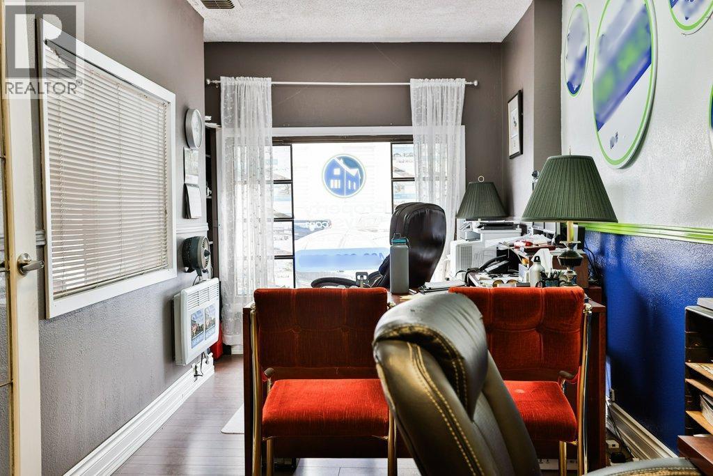 5224 48 Avenue Property Photo 8