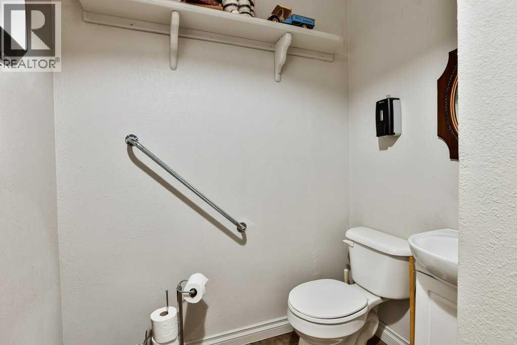 5224 48 Avenue Property Photo 12