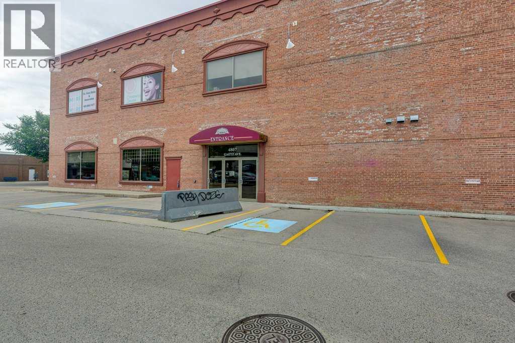 4807 50 Avenue Property Photo 3