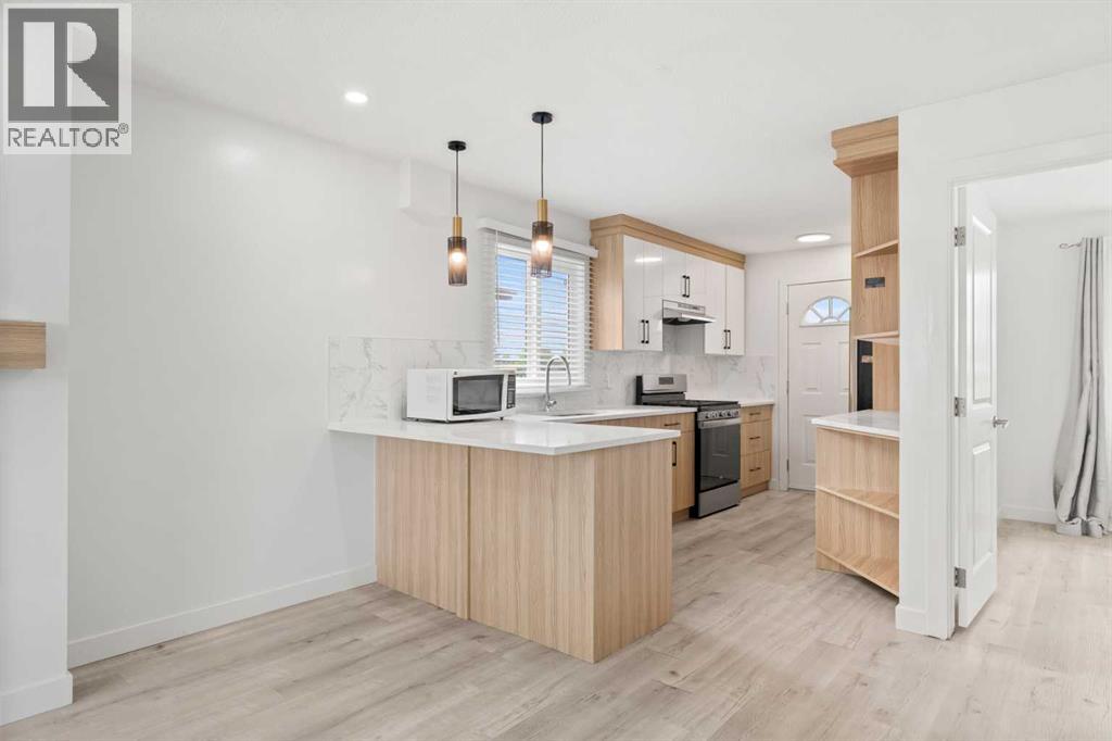 424 Penbrooke Crescent SE Property Photo 1