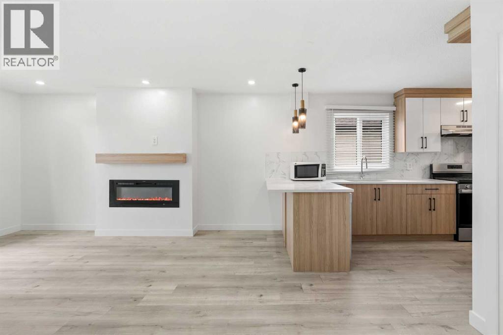 424 Penbrooke Crescent Se Property Photo 2
