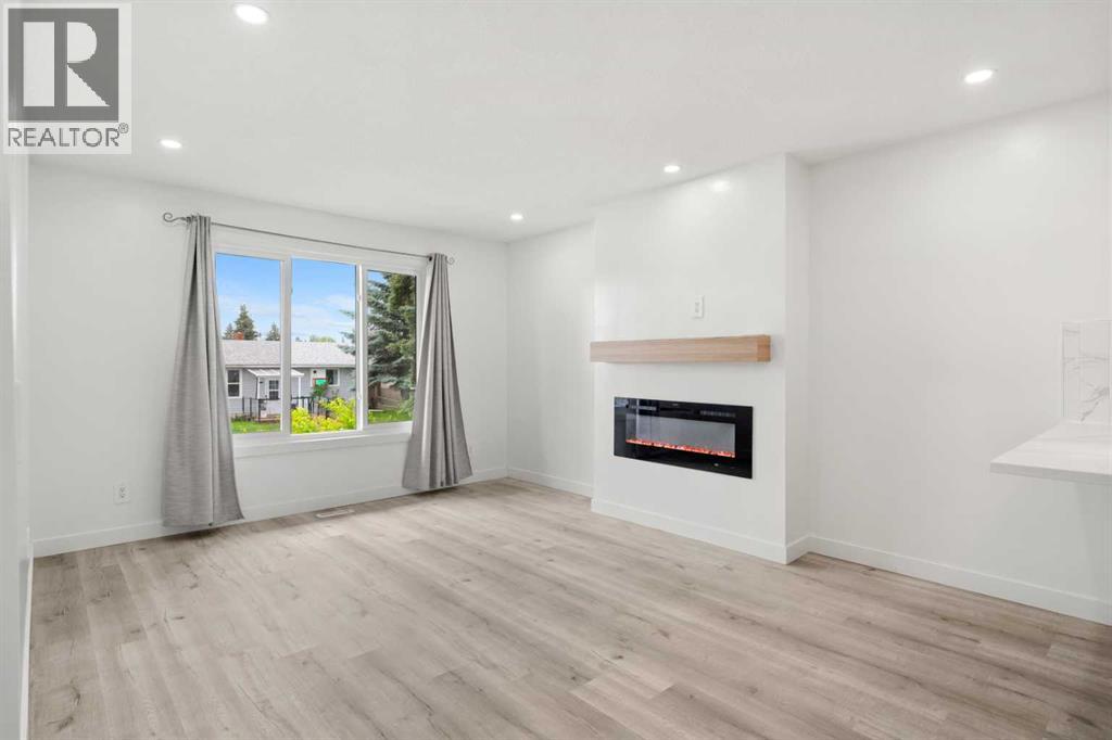 424 Penbrooke Crescent Se Property Photo 3