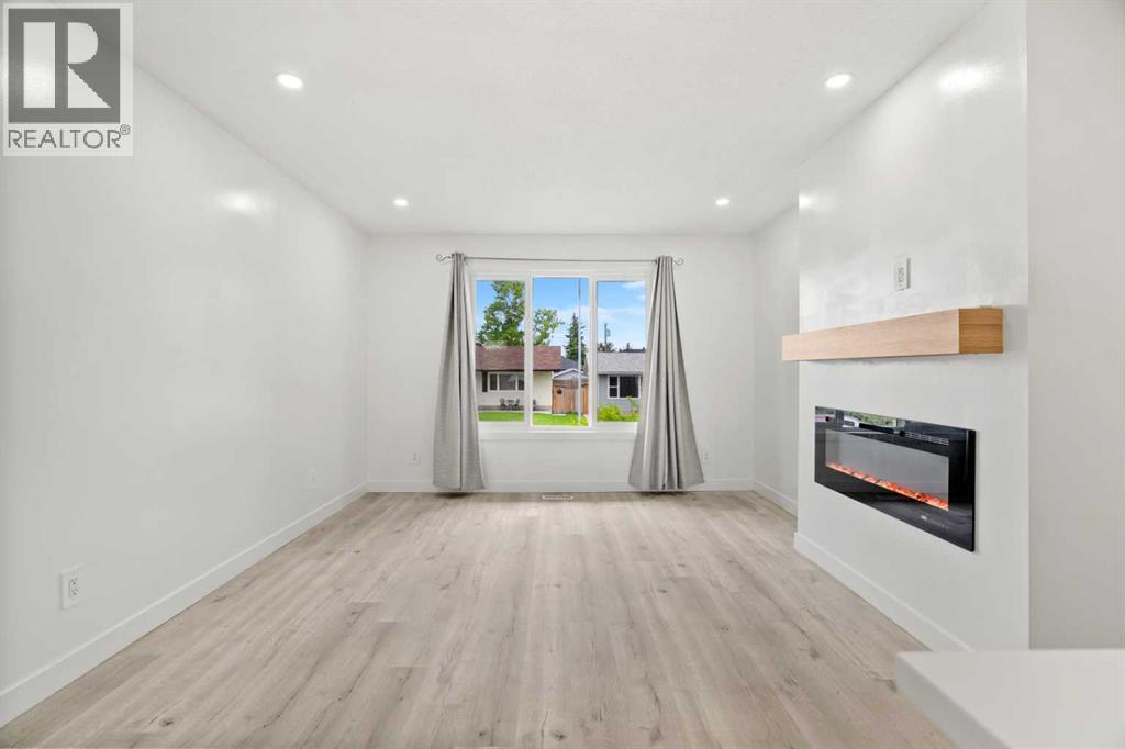 424 Penbrooke Crescent Se Property Photo 4