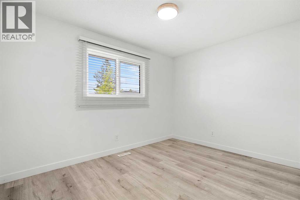 424 Penbrooke Crescent Se Property Photo 10