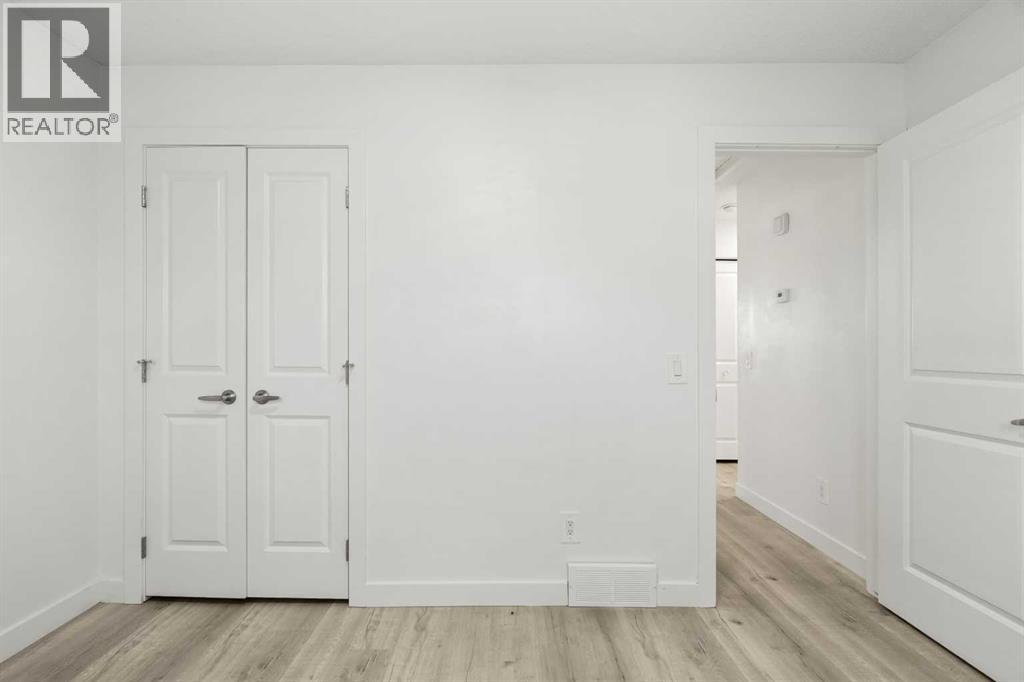 424 Penbrooke Crescent Se Property Photo 11