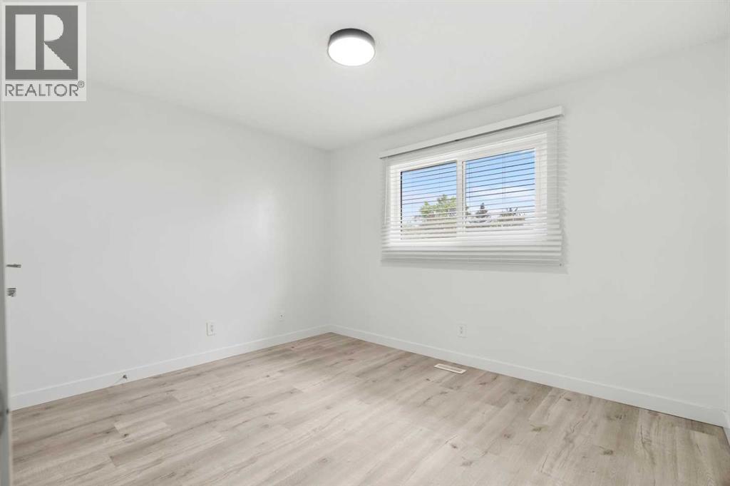 424 Penbrooke Crescent Se Property Photo 12