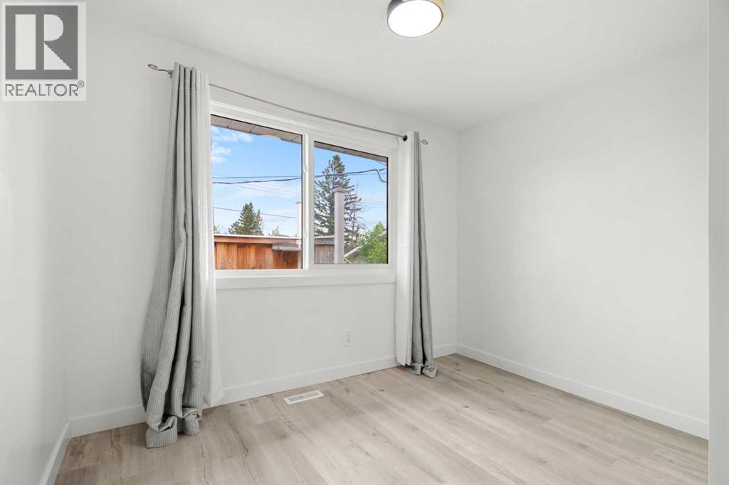 424 Penbrooke Crescent Se Property Photo 14