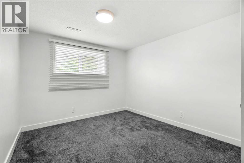 424 Penbrooke Crescent Se Property Photo 32