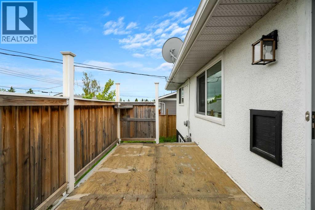 424 Penbrooke Crescent Se Property Photo 37