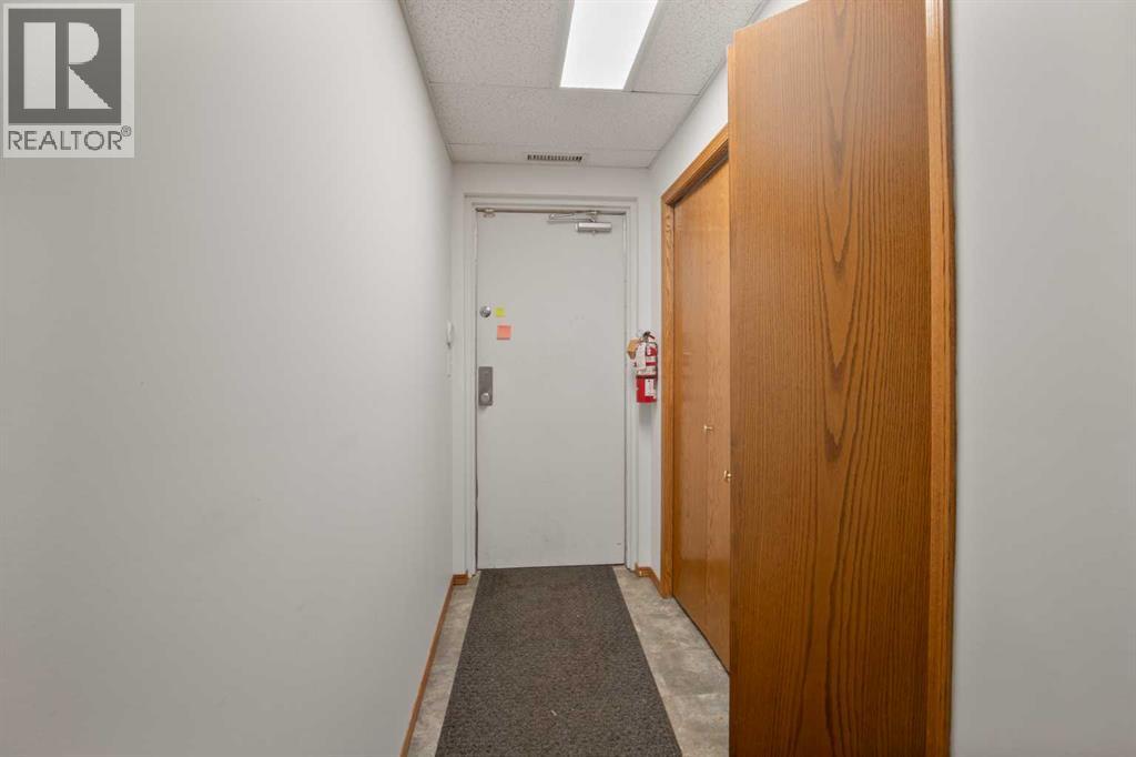 4646 Riverside Drive Property Photo 16