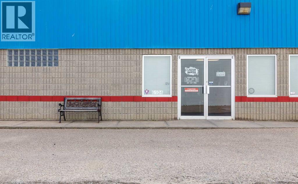 6104 67a Street Property Photo 5