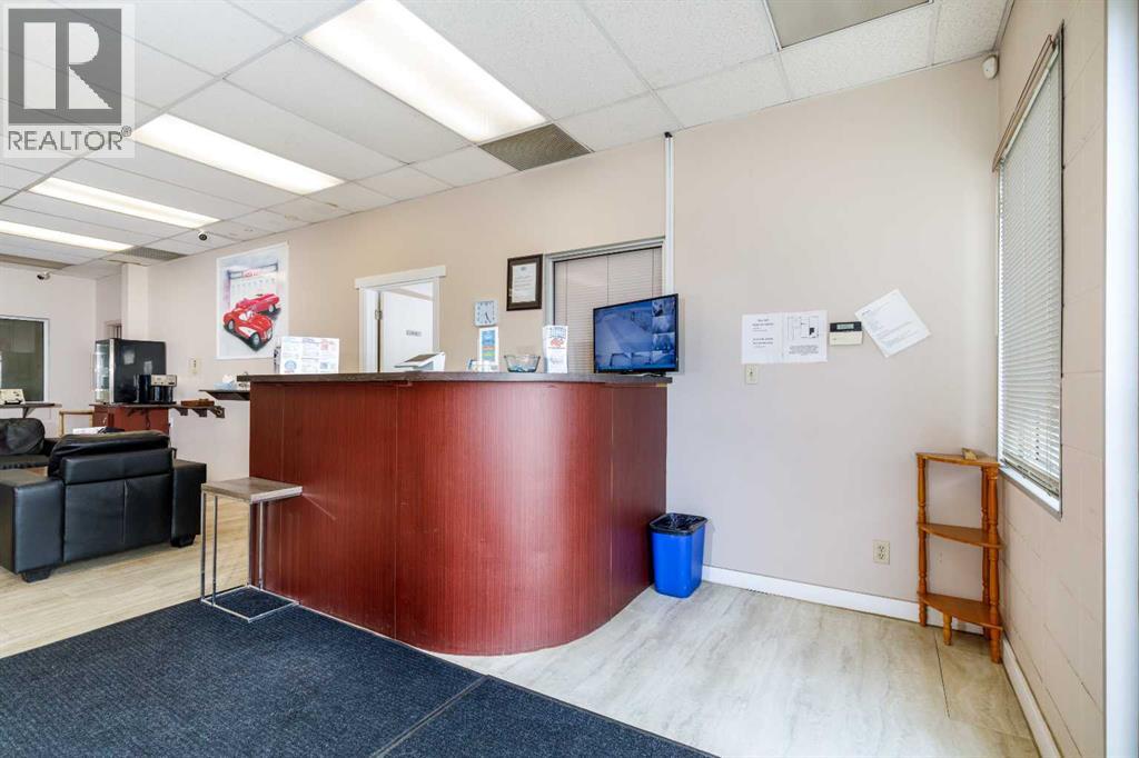 6104 67a Street Property Photo 6