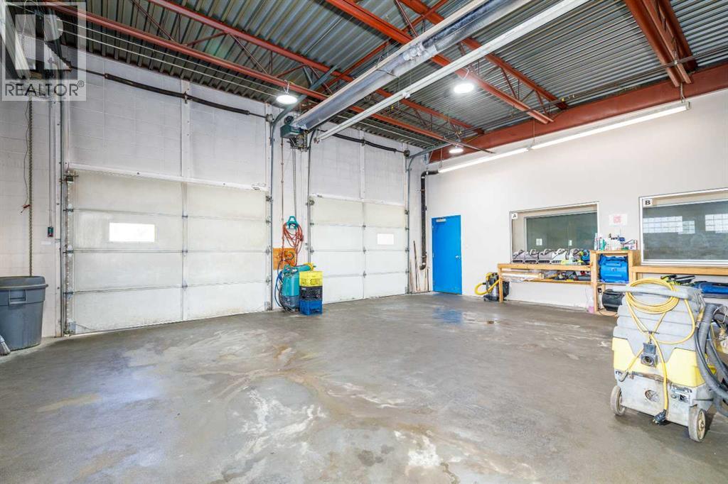 6104 67a Street Property Photo 21