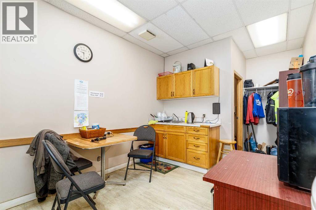 6104 67a Street Property Photo 24