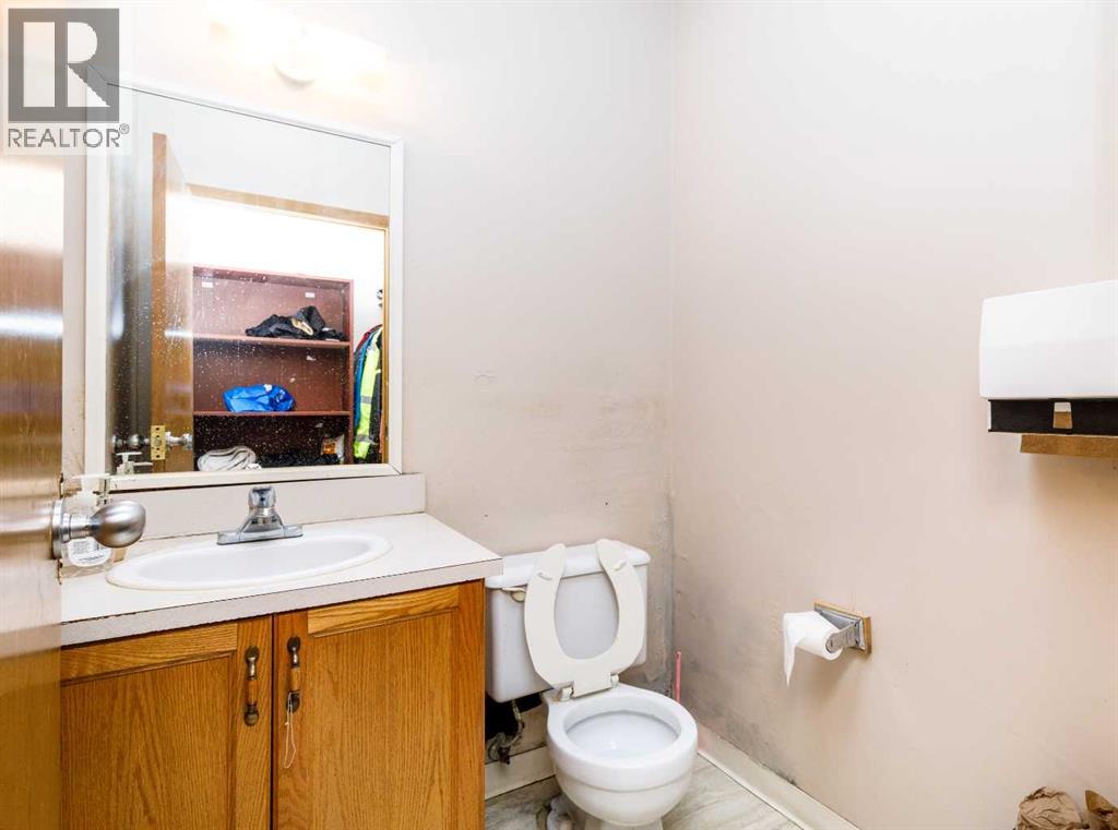 6104 67a Street Property Photo 25