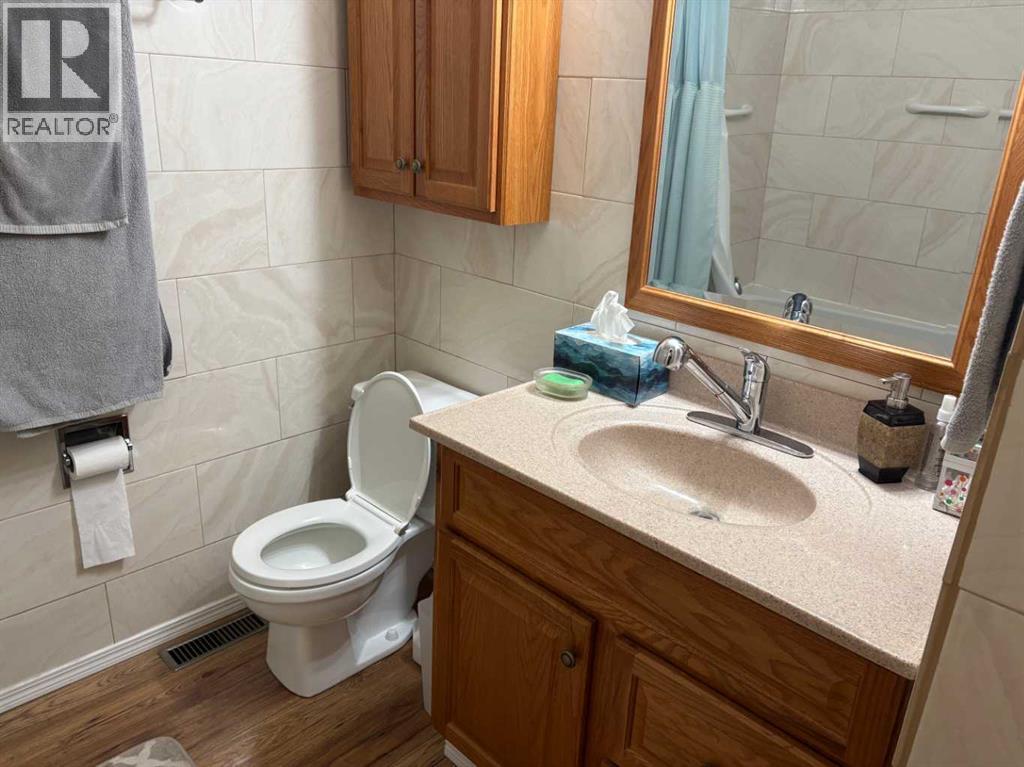 4519 47 Street Property Photo 6