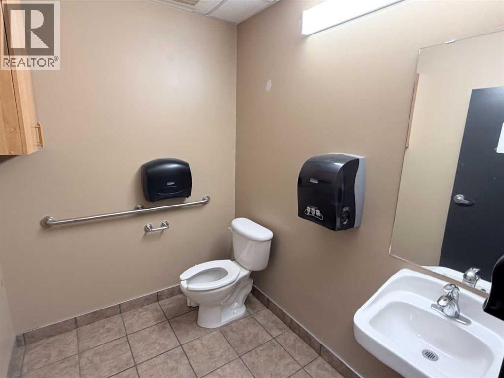 10211 88 Avenue Property Photo 22