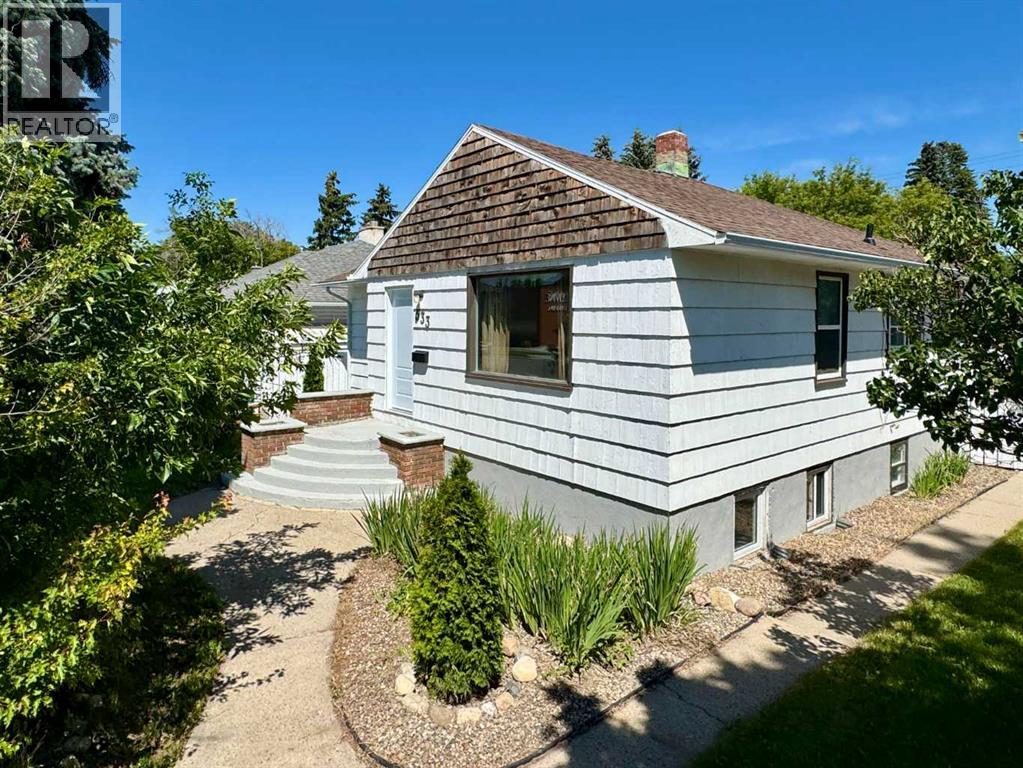 533 23 Street S Property Photo 1