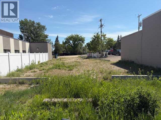 5039 50 Street Property Photo 2