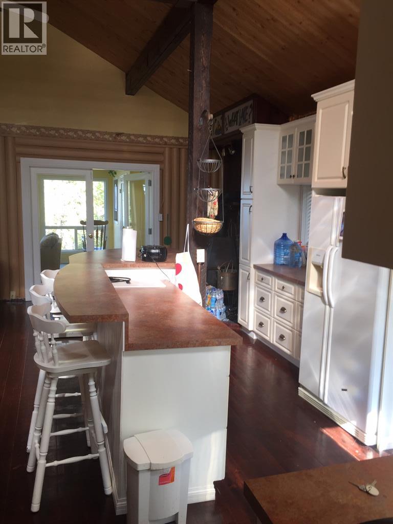 107 Crescent Drive Property Photo 3