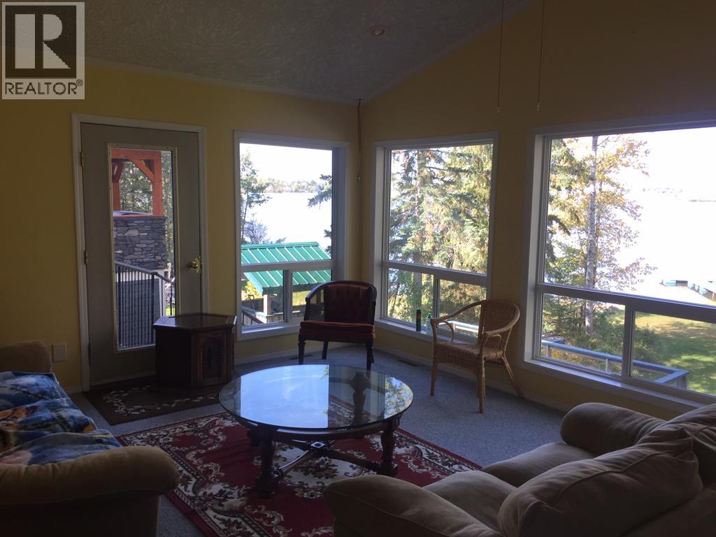 107 Crescent Drive Property Photo 7