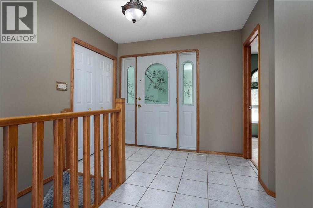 5212 43 Avenue Property Photo 2