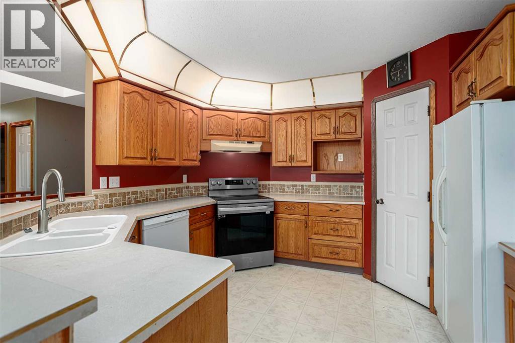 5212 43 Avenue Property Photo 5