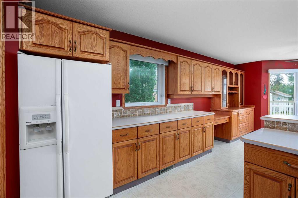 5212 43 Avenue Property Photo 6