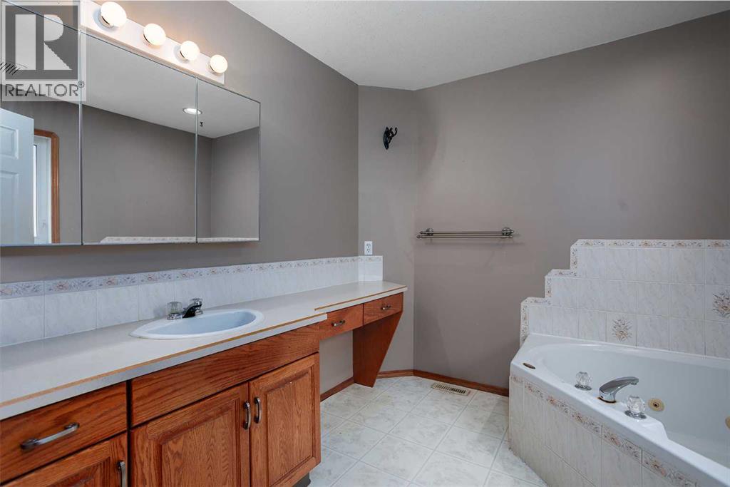 5212 43 Avenue Property Photo 12