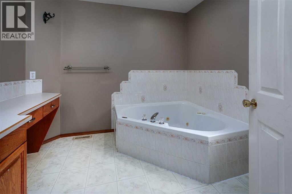 5212 43 Avenue Property Photo 13